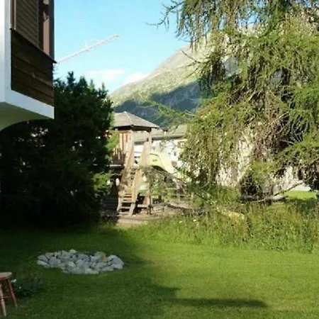 Chesa Cagiuma, Gartenwohnung Apartman *